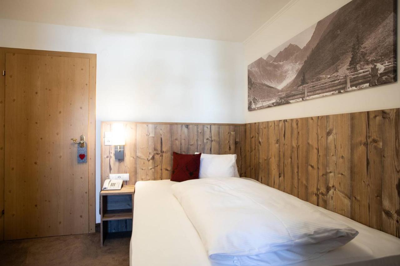 Hotel Bergland Superior Sankt Leonhard im Pitztal Exterior photo