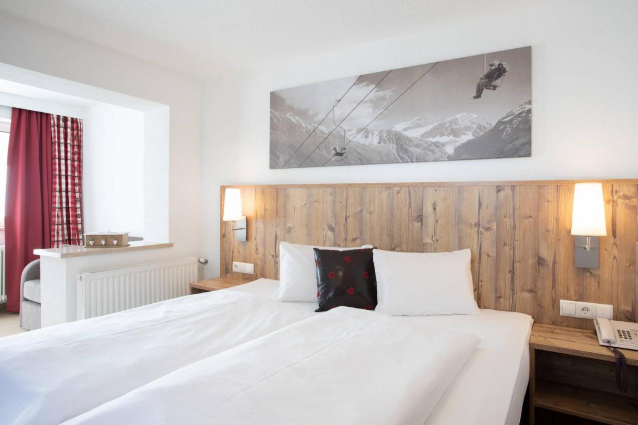 Hotel Bergland Superior Sankt Leonhard im Pitztal Exterior photo